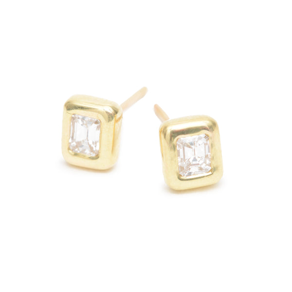 emerald cut essential studs